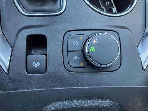 Used 2023 Chevrolet Traverse LS FWD image 8