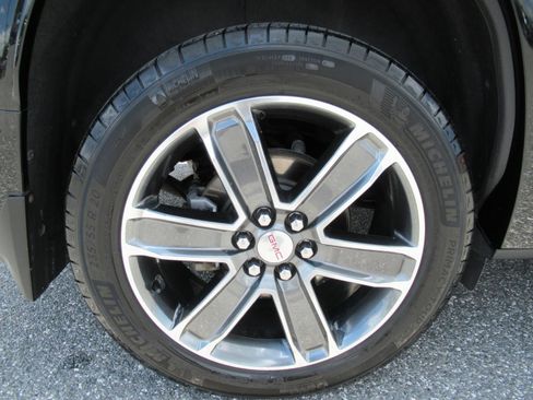 Used 2019 GMC Acadia Denali w/ Technology Package FWD image 8