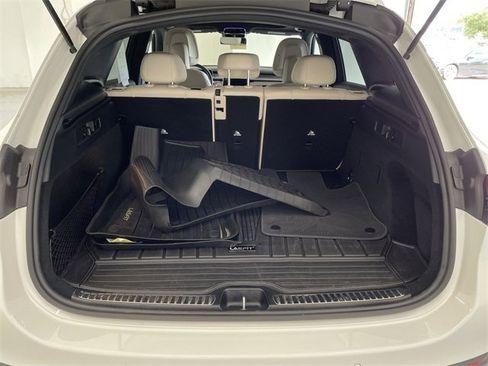 Used 2025 Mercedes-Benz GLC 300 4MATIC image 15