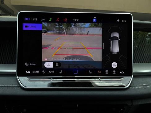 Used 2026 Volkswagen Tiguan SE FWD image 34
