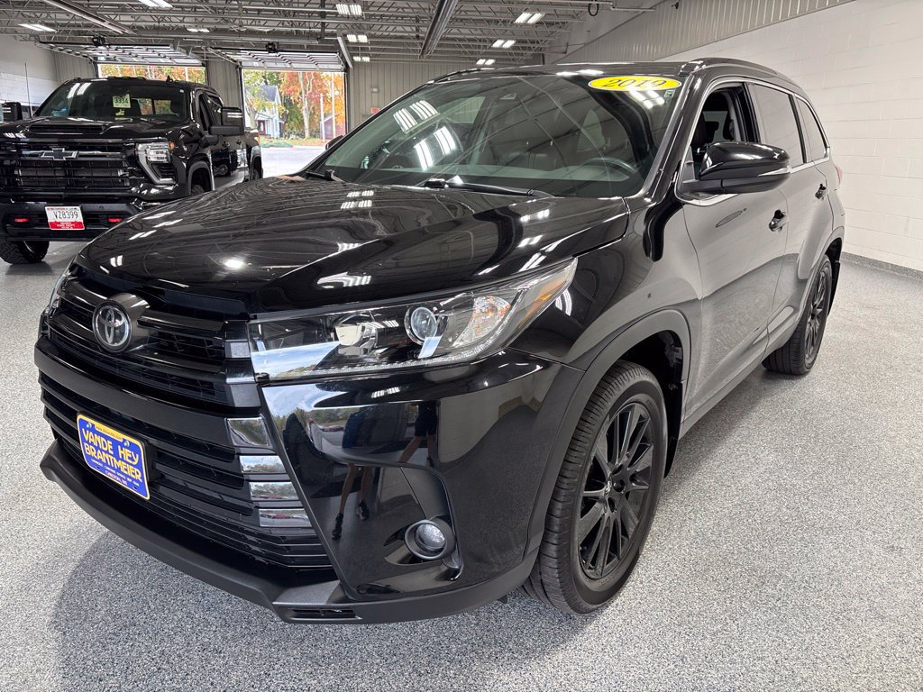 Used 2019 Toyota Highlander SE AWD/4WD image 3