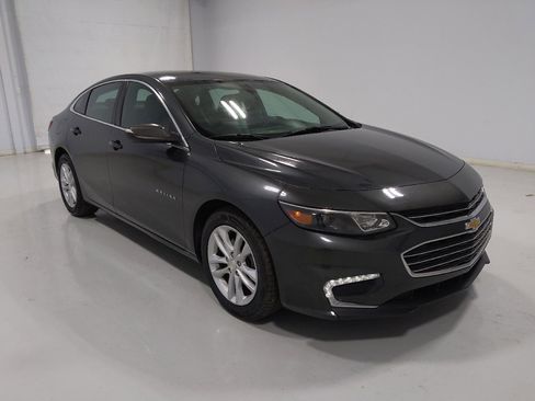 Used 2018 Chevrolet Malibu LT FWD image 13
