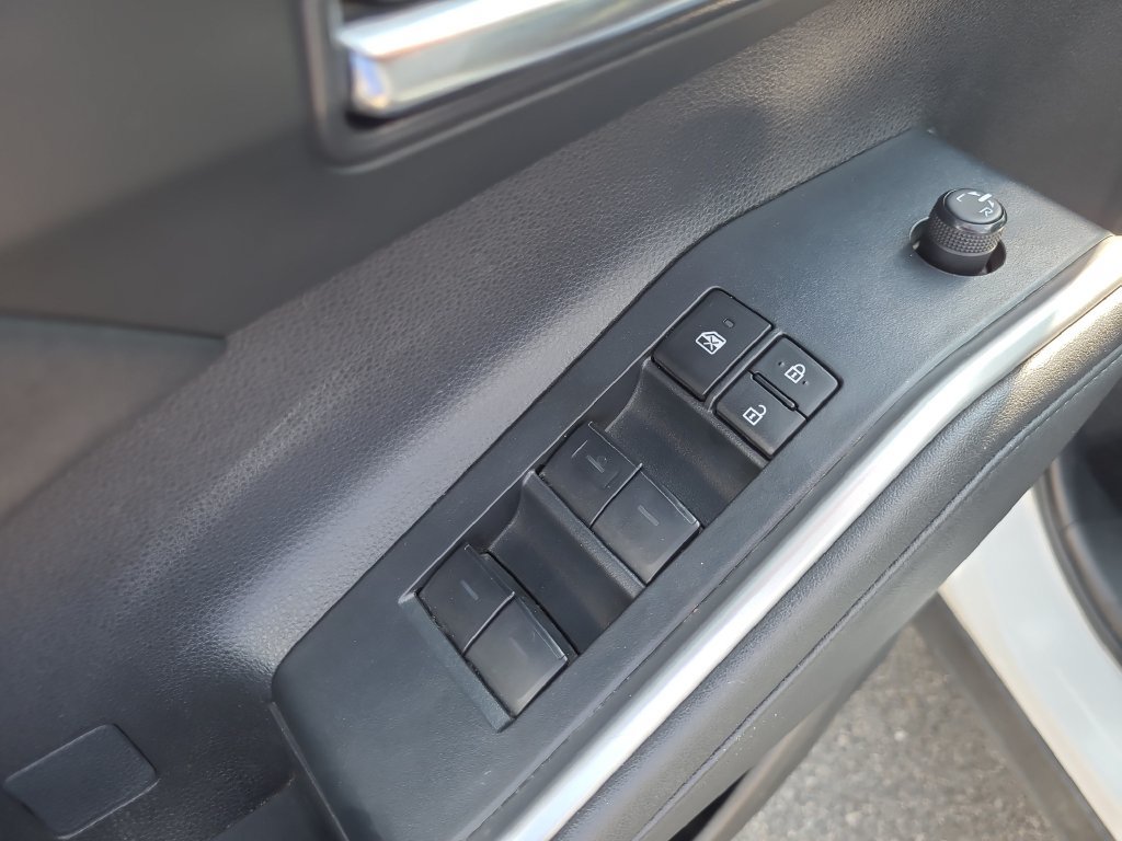 Used 2024 Toyota Highlander XLE FWD image 26