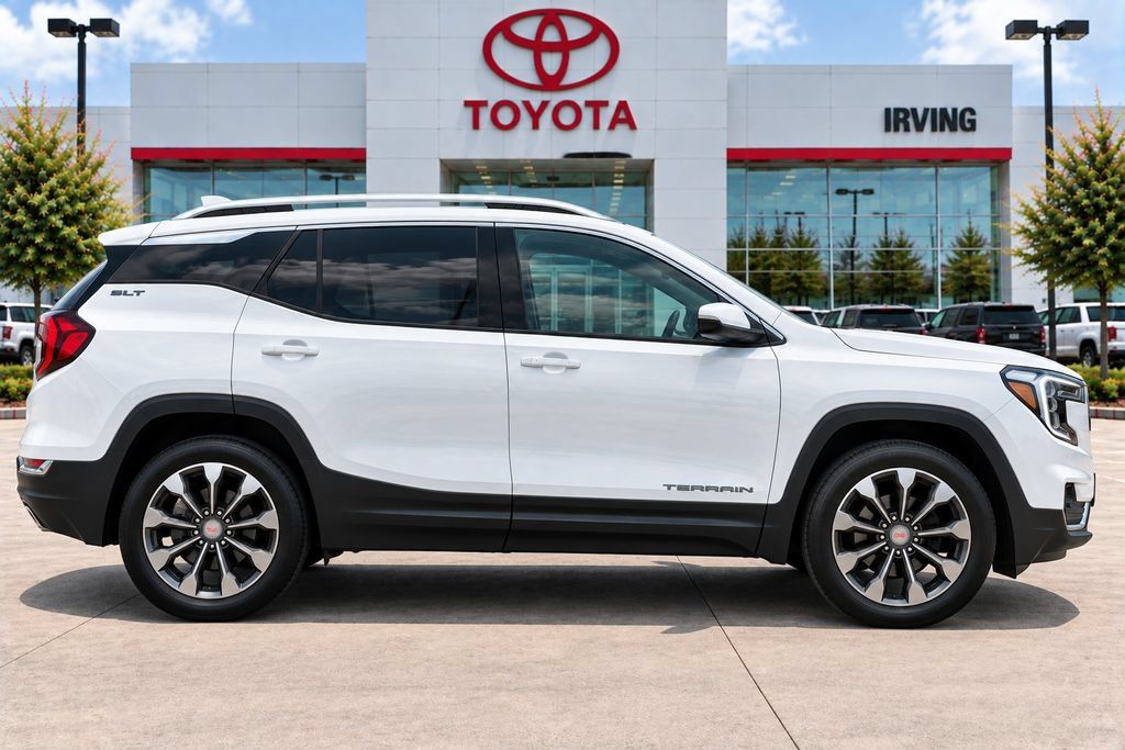 Used 2024 GMC Terrain SLT AWD/4WD image 17