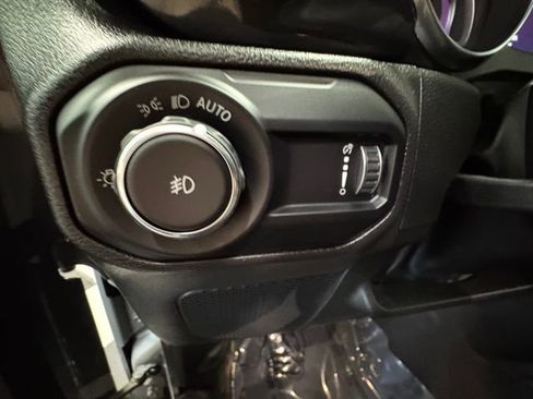 Used 2023 Jeep Wrangler Unlimited Sport AWD/4WD image 22
