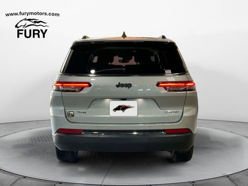 Used 2023 Jeep Grand Cherokee L Limited w/ Trailer Tow Group (B) AWD/4WD image 4
