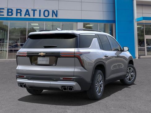 New 2025 Chevrolet Traverse LT w/ Driver Confidence Package FWD image 4