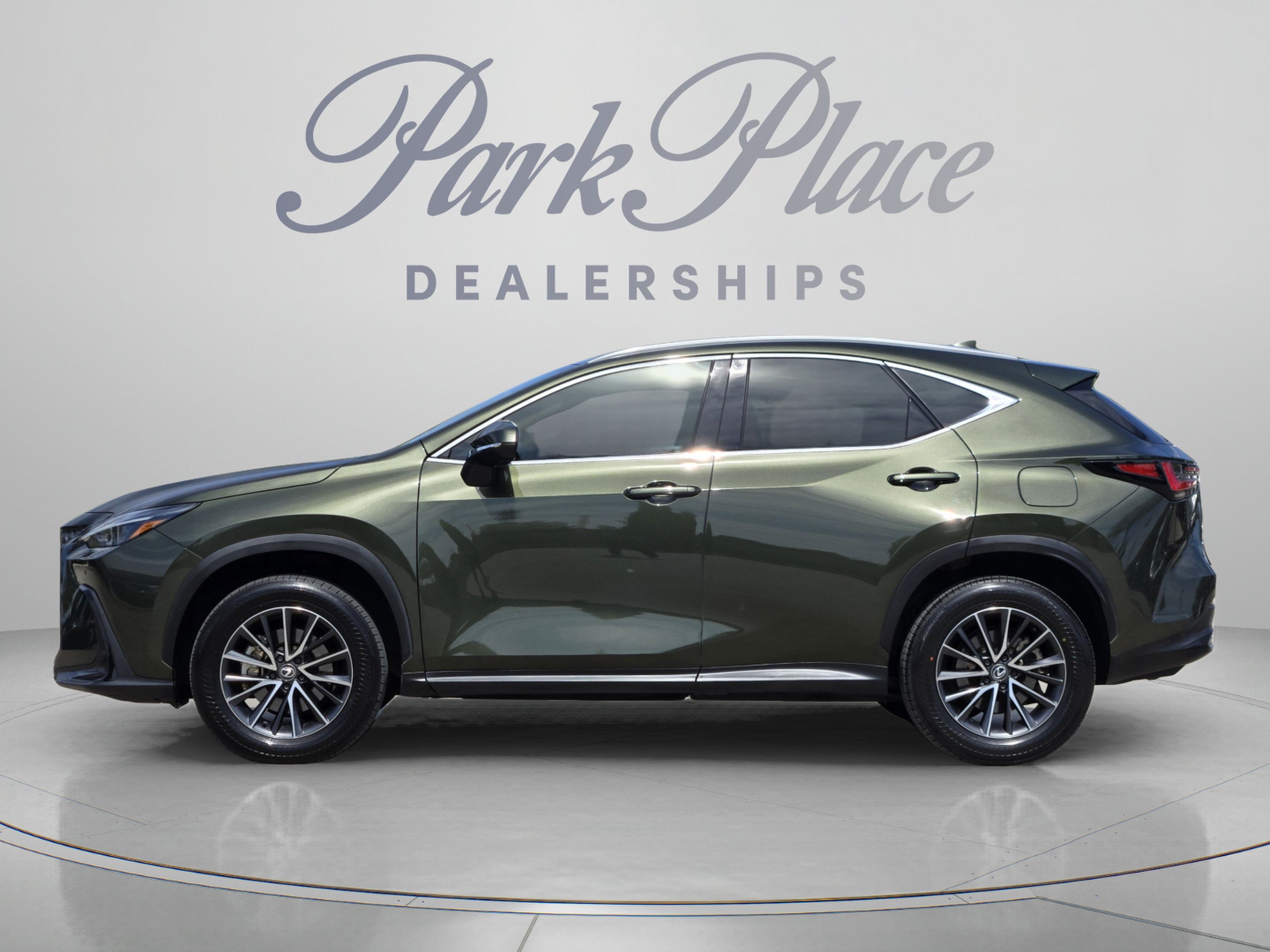 Used 2024 Lexus NX 250 FWD image 2