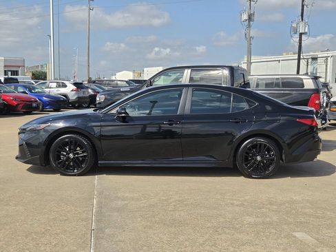 Used 2025 Toyota Camry SE FWD image 6