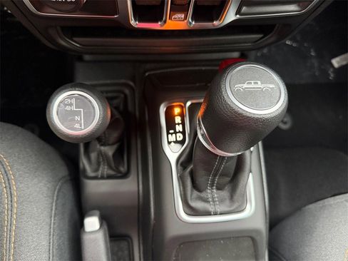 New 2025 Jeep Gladiator Sport image 26