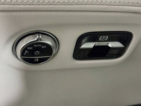 Used 2023 Mercedes-Benz EQS 580 4MATIC SUV image 10
