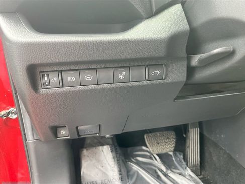 Used 2024 Toyota RAV4 SE w/ Weather & Moonroof Package image 10