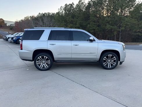Used 2020 GMC Yukon Denali w/ Denali Premium Package image 6