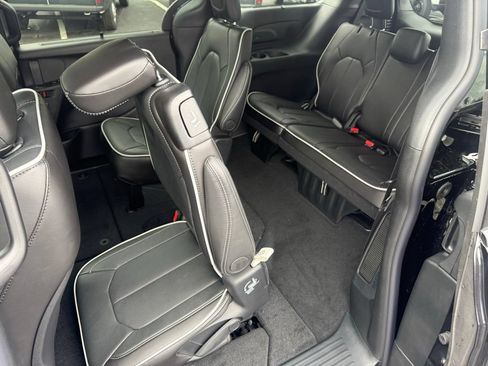 New 2027 Chrysler Pacifica Limited w/ S Appearance Package AWD/4WD image 30