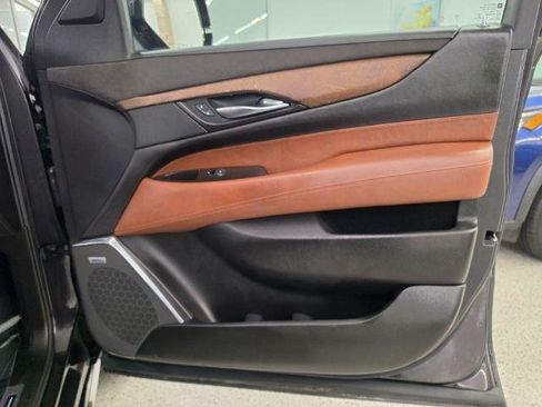 Used 2016 Cadillac Escalade ESV Premium AWD/4WD image 30