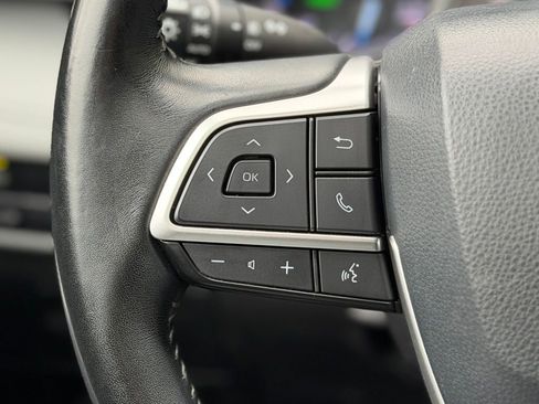 Used 2022 Toyota Highlander XLE AWD/4WD image 9