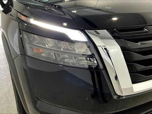 Used 2024 Nissan Pathfinder SV w/ SV Premium Package AWD/4WD image 33