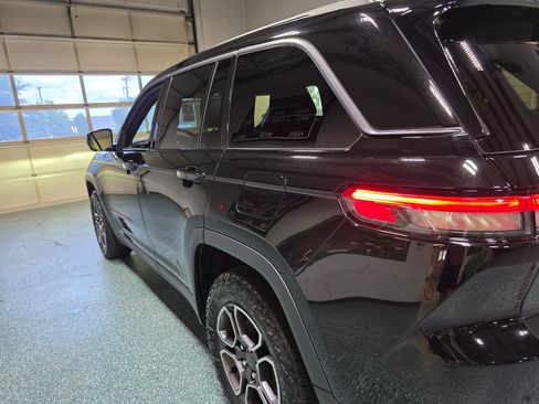 Used 2022 Jeep Grand Cherokee Trailhawk w/ Luxury Tech Group III AWD/4WD image 12