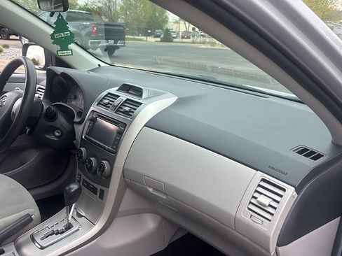 Used 2013 Toyota Corolla LE FWD image 25