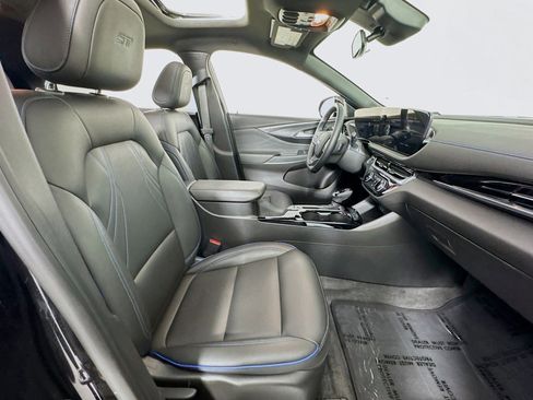 Used 2025 Buick Envista Sport Touring w/ Advanced Safety Package image 6