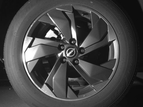 Used 2025 Nissan Rogue SV image 15