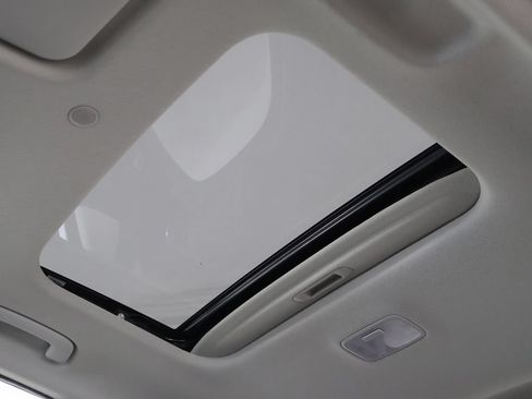 Certified 2024 Hyundai Venue SEL FWD image 16