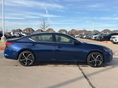 Used 2024 Nissan Altima 2.5 SR FWD image 10