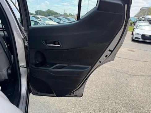 Used 2018 Toyota C-HR XLE FWD image 29