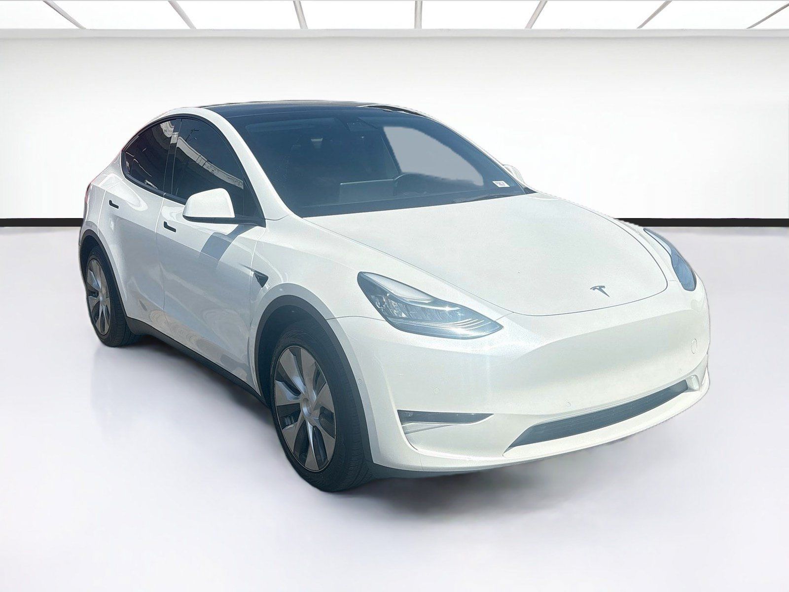 Used 2022 Tesla Model Y Long Range AWD/4WD image 3