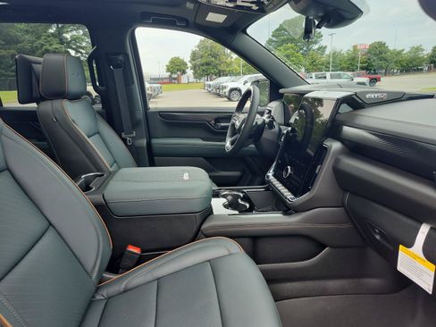 New 2026 GMC Yukon AT4 w/ AT4 Premium Plus Package AWD/4WD image 6