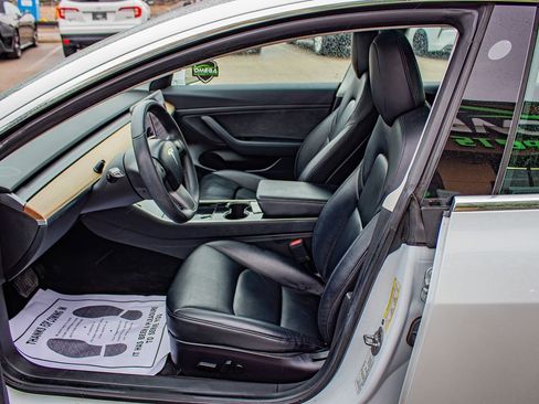 Used 2020 Tesla Model 3 Standard Range Plus image 13