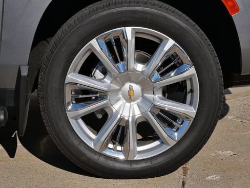 Used 2021 Chevrolet Tahoe Z71 w/ Rear Media and Nav Package AWD/4WD image 9