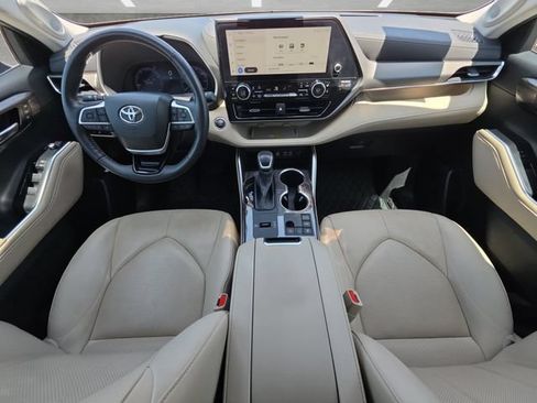 Used 2023 Toyota Highlander Limited FWD image 20