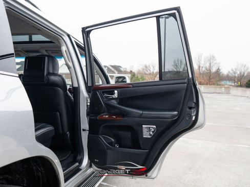 Used 2014 Lexus LX 570 4WD image 49