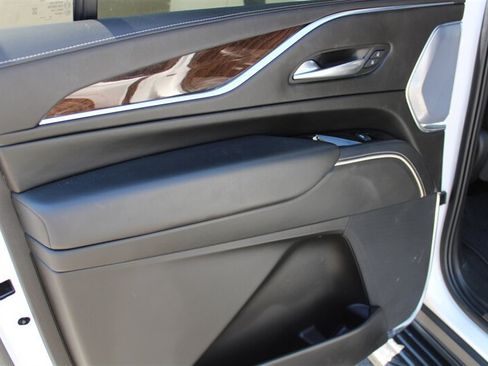 Used 2022 Cadillac Escalade ESV Sport Platinum AWD/4WD image 40