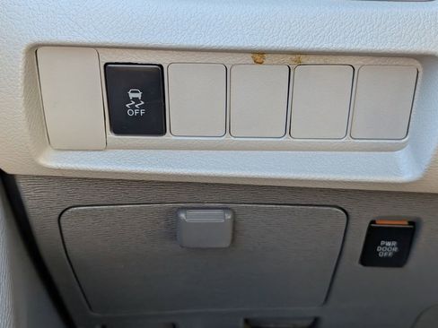 Used 2015 Toyota Sienna LE image 19