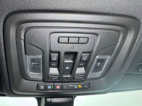 Used 2023 Chevrolet Silverado 3500 High Country image 26