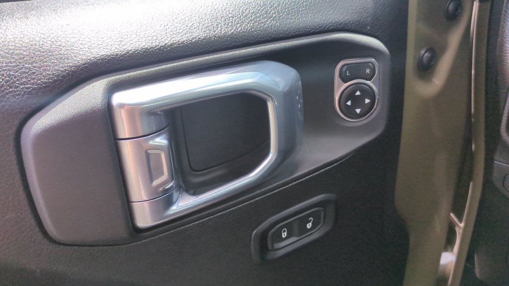 Used 2025 Jeep Wrangler Unlimited Sport AWD/4WD image 17