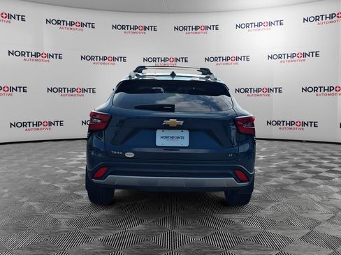 Used 2025 Chevrolet Trax LT FWD image 5