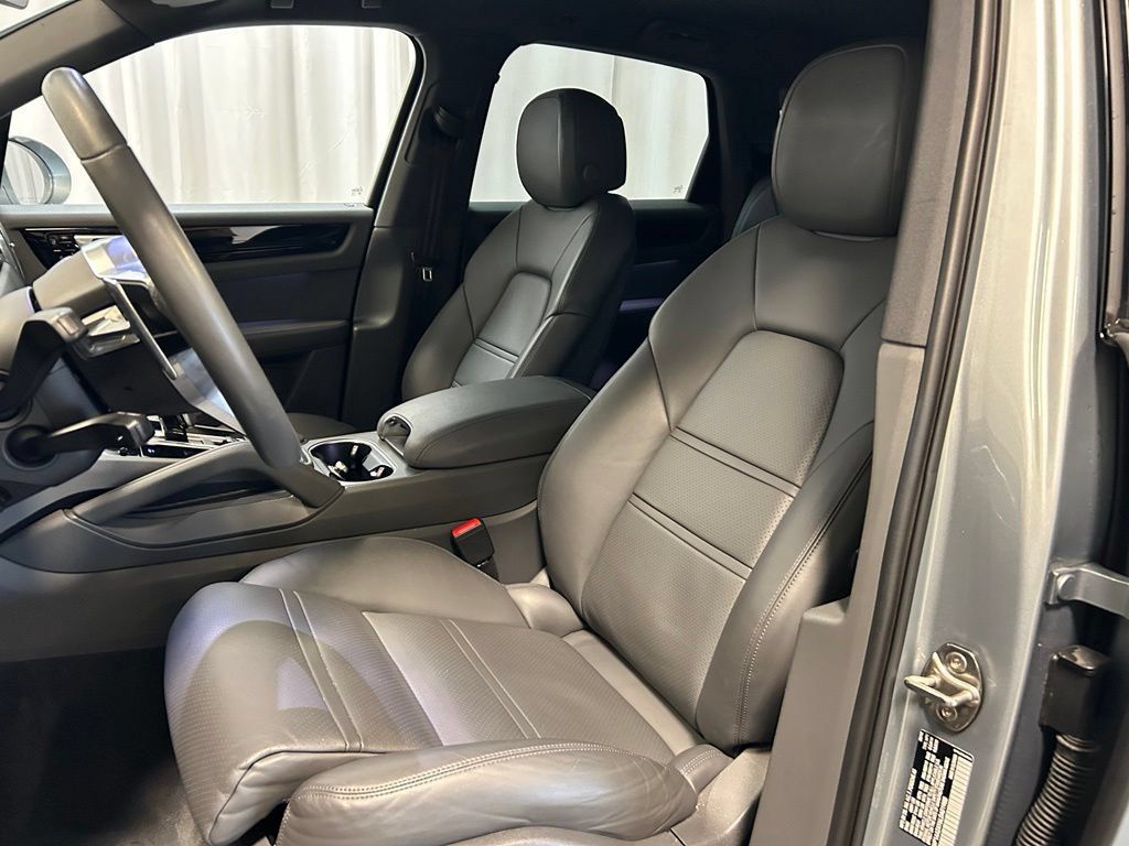 Certified 2020 Porsche Cayenne AWD/4WD image 5