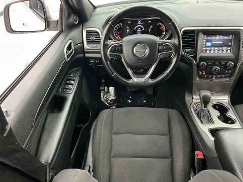 Used 2019 Jeep Grand Cherokee Laredo AWD/4WD image 30
