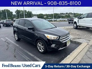 Used 2017 Ford Escape SE w/ SE Cold Weather Package AWD/4WD video 1