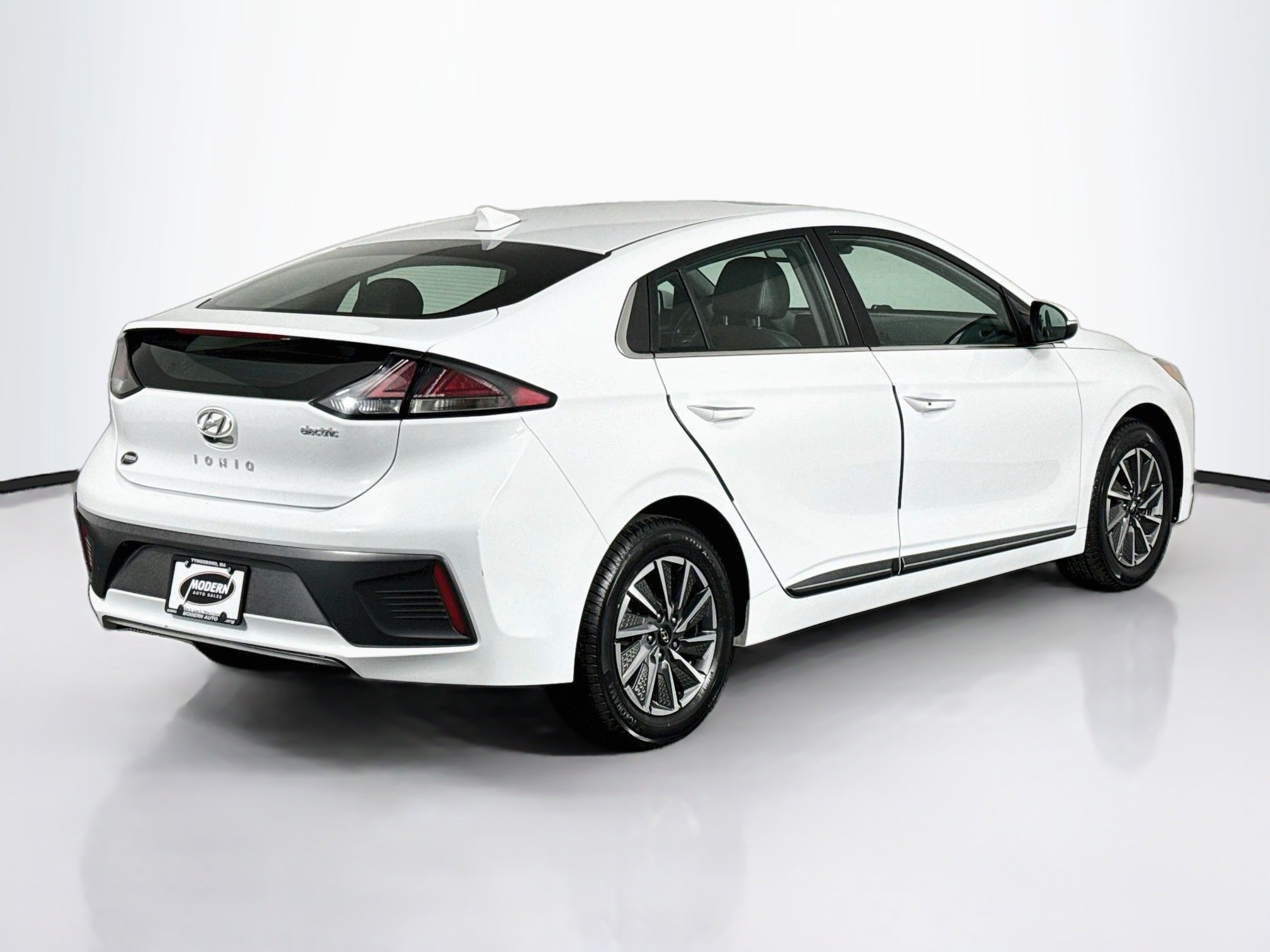 Used 2021 Hyundai Ioniq Limited FWD image 15