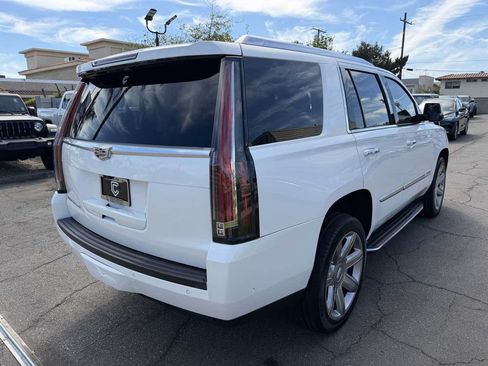 Used 2018 Cadillac Escalade Luxury RWD image 7