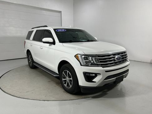 Used 2021 Ford Expedition XLT AWD/4WD image 3