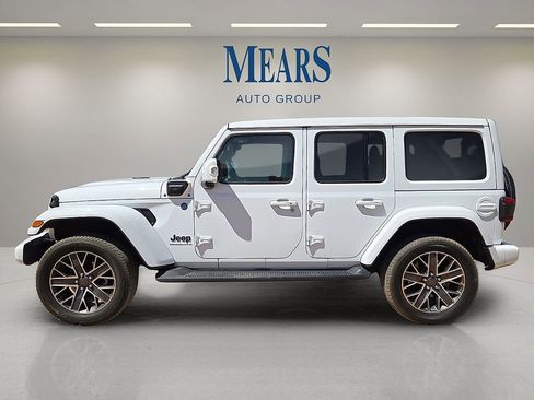 Used 2023 Jeep Wrangler Unlimited Sahara image 2