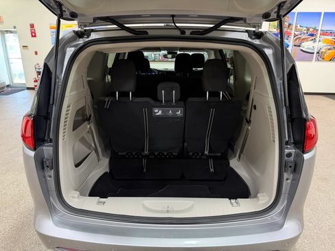 Used 2021 Chrysler Voyager L FWD image 26