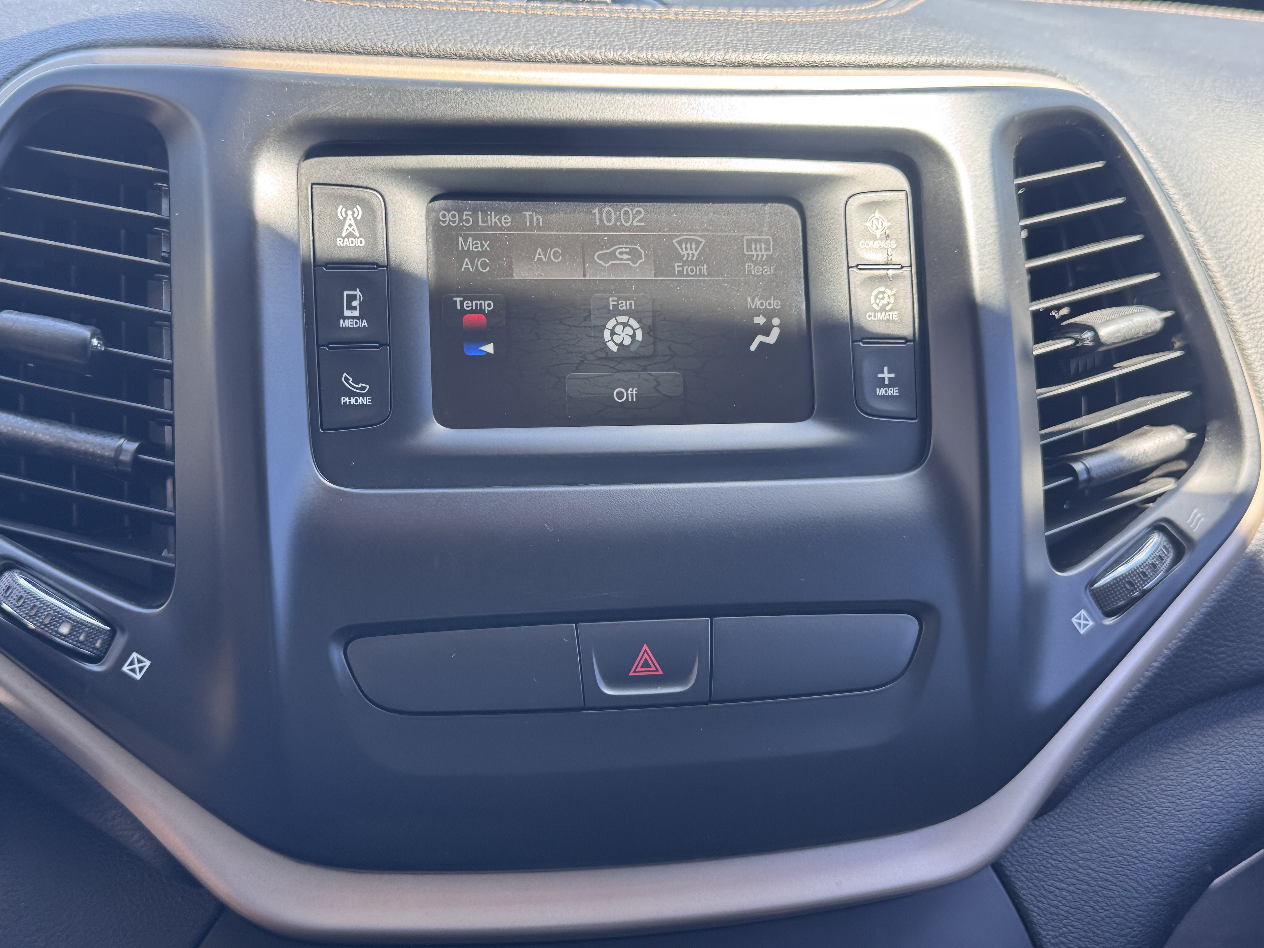 Used 2017 Jeep Cherokee Latitude FWD image 22