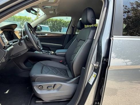 Used 2024 Volkswagen Atlas SE FWD image 11