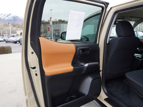 Certified 2018 Toyota Tacoma SR5 image 20